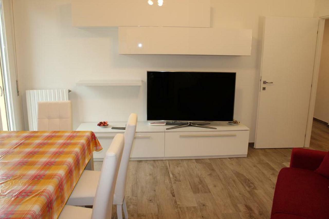 Light & Colours Apartment Bologna Luaran gambar