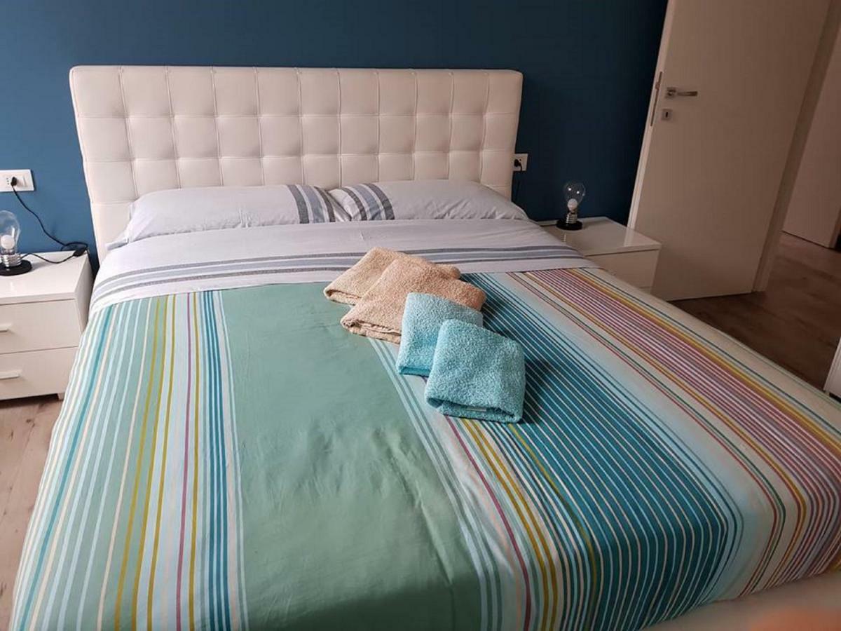 Light & Colours Apartment Bologna Luaran gambar
